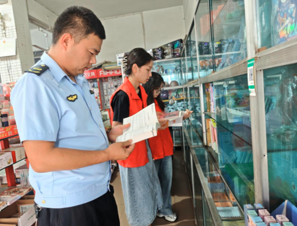 宜宾市南溪区刘家镇开展暑期出版物市场专