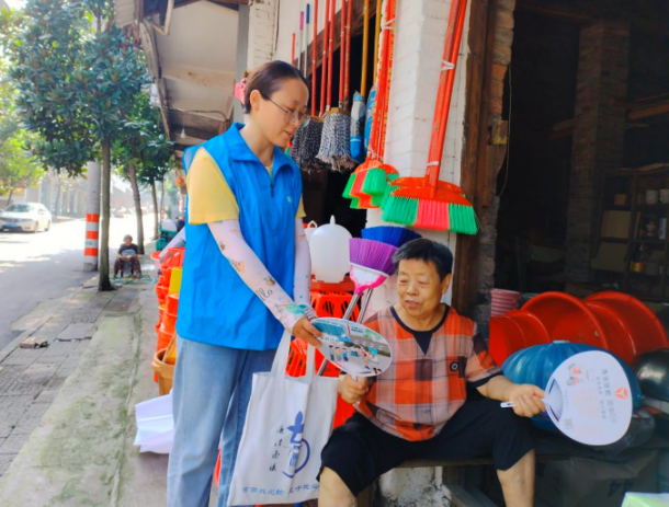 宜宾市南溪区裴石镇：纪检入户听民声，“