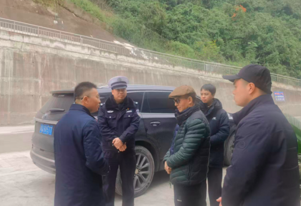 ����Ѹ���ж���ץԴͷ�γ� ���ο�ɽ����