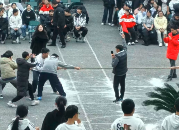 ����ɽ������־ �ഺ���������������˱�