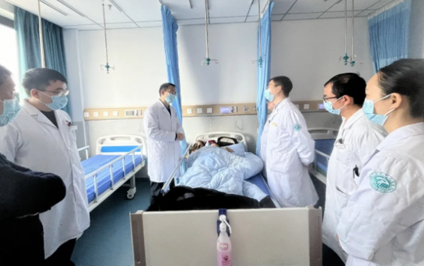 �й����㵳������������������ ר�Ҳ鷿�����顪���Ĵ�ʡ��ѧ��ҽԺ�޻�����ݰ����Ժ��ʹ�ƽ�ѧ�鷿