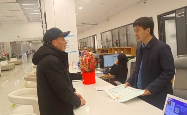 �˱���Ӧ�������֣�����һ�ߡ������̡� 