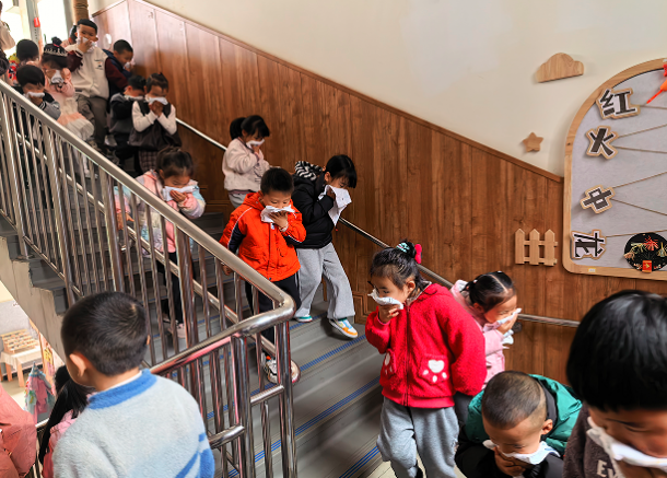 �˱����������߳�ѧУ����԰Эͬ����  ��