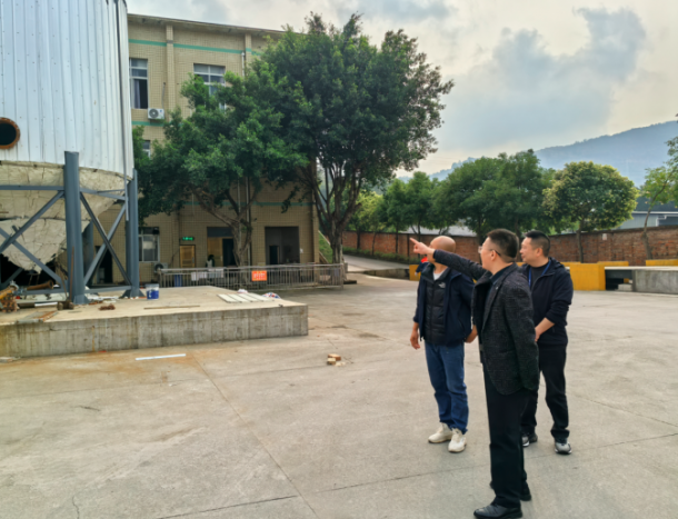 �й����㵳��������Ӧ����������ʵ�ƽ�������ů�ġ��ж�