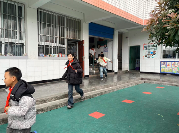 �˱����������߳�ѧУ��Ԥ����̤��������