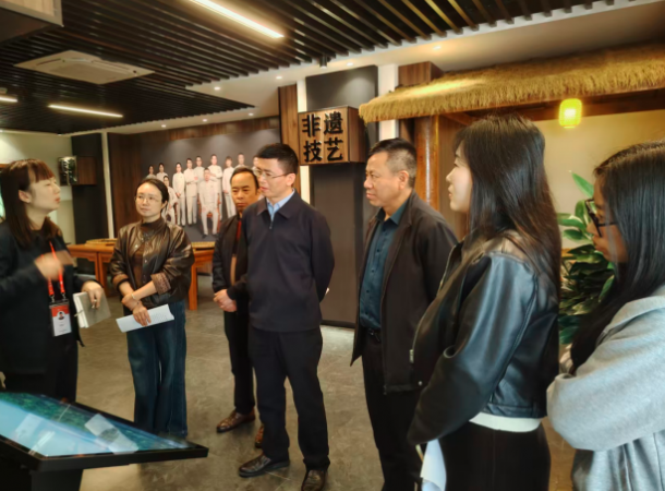 ��ѧ�����ƽ���������������ɫ��ҵ������