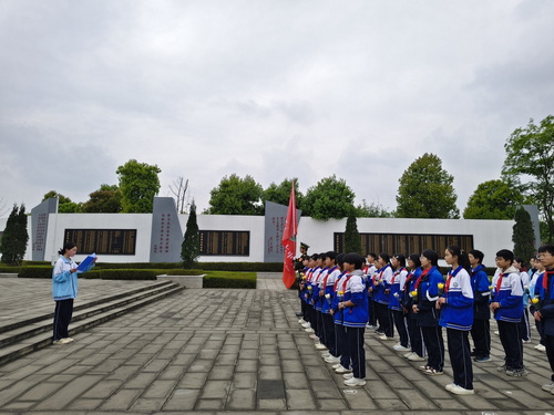 1774935623743713.jpg 3学生代表宣誓 (1).jpg