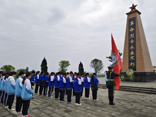 1774935641435394.jpg 3学生代表宣誓 (2).jpg