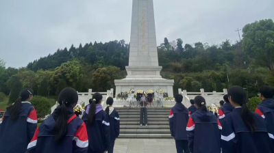 �й����㵳��������Ӣ��־���µ�������|������ѧ����������Ӣ�һ