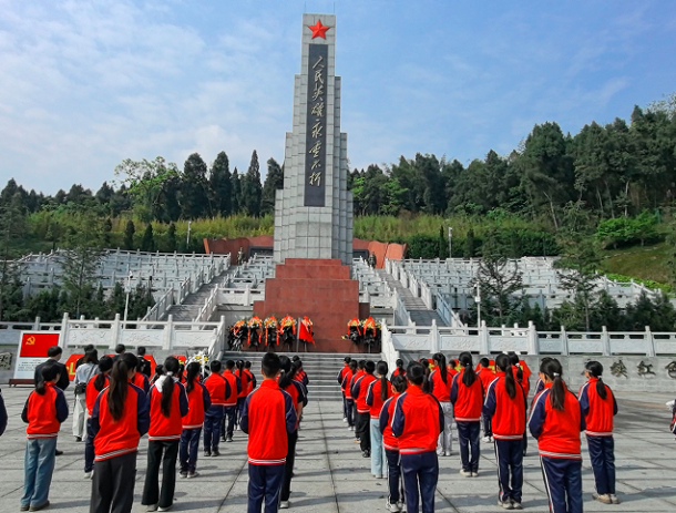 �й����㵳�����˱����������߳�ѧУ���廳�������� ���к�ɫ����