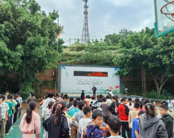 �й����㵳�������ΰ�ȫ���� �ػ������ɳ������˱�����������ʲСѧУ�����з���ˮ֪ʶ������ǩ����ŵ�